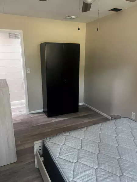 Coliving in Seffner - East Tampa, Tampa