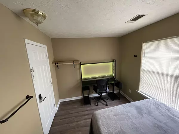 Coliving in Montgomery - NW Calgary, Calgary