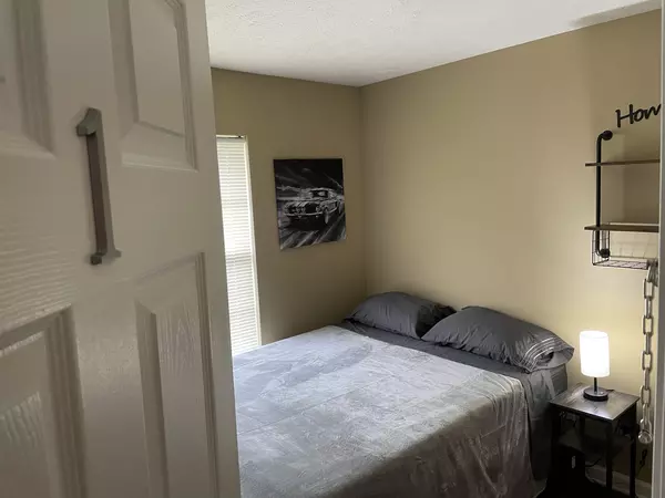 Coliving in Montgomery - NW Calgary, Calgary