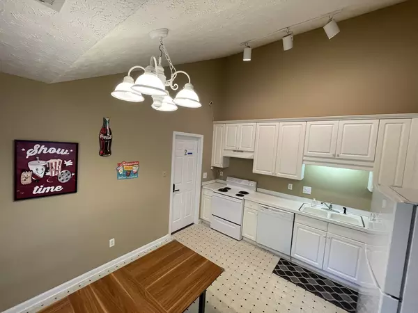 Coliving in Montgomery - NW Calgary, Calgary