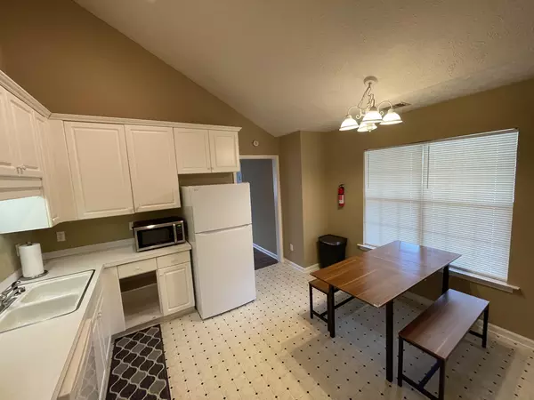 Coliving in Montgomery - NW Calgary, Calgary