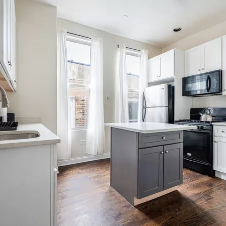 Coliving in Ukrainian Village - West Side, Chicago