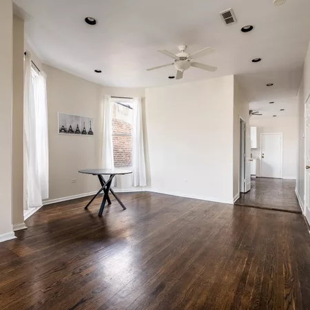 Coliving in Ukrainian Village - West Side, Chicago