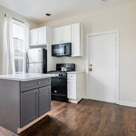 Coliving in Ukrainian Village - West Side, Chicago