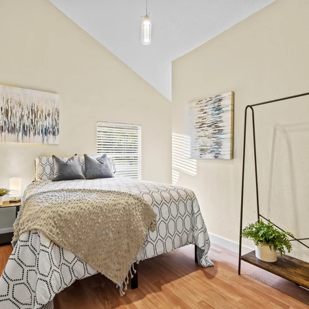 Coliving in Live Oaks Square - East Tampa, Tampa
