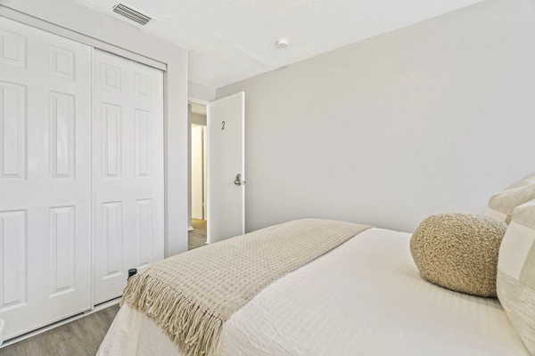 Coliving in Live Oaks Square - East Tampa, Tampa