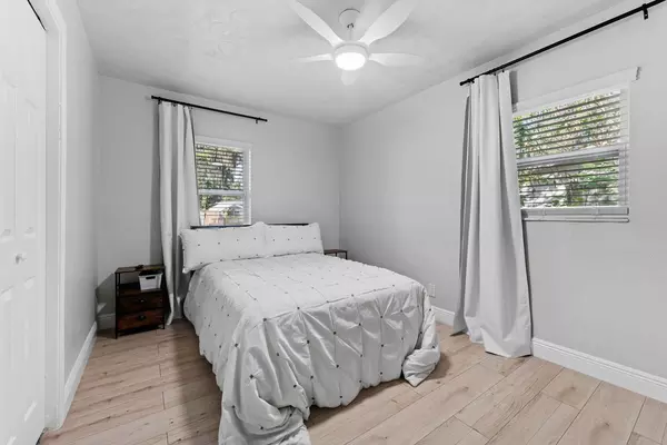Coliving in Live Oaks Square - East Tampa, Tampa