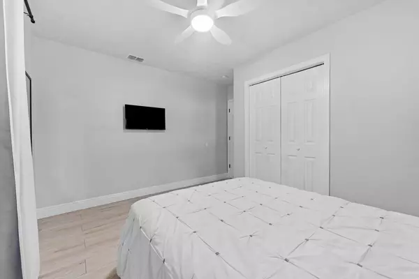 Coliving in Live Oaks Square - East Tampa, Tampa