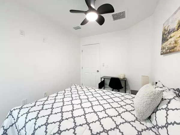 Coliving in Grant Park Tampa - East Tampa, Tampa