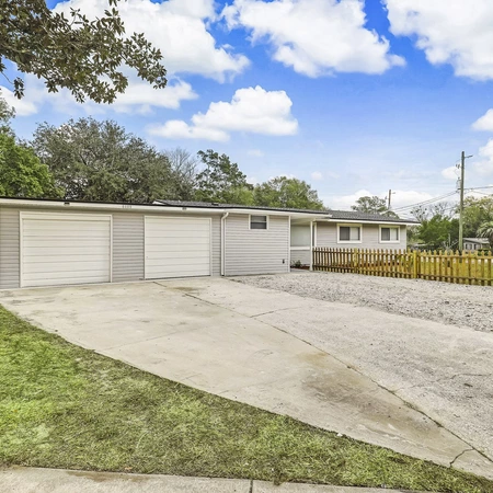 Coliving in Cedar Hills - Westside, Jacksonville