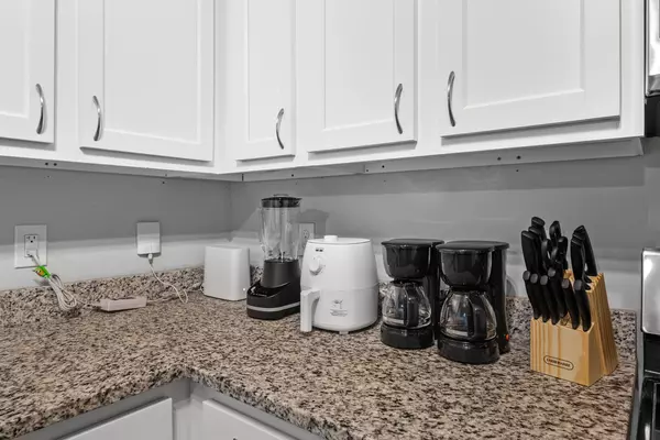 Coliving in Cedar Hills - Westside, Jacksonville