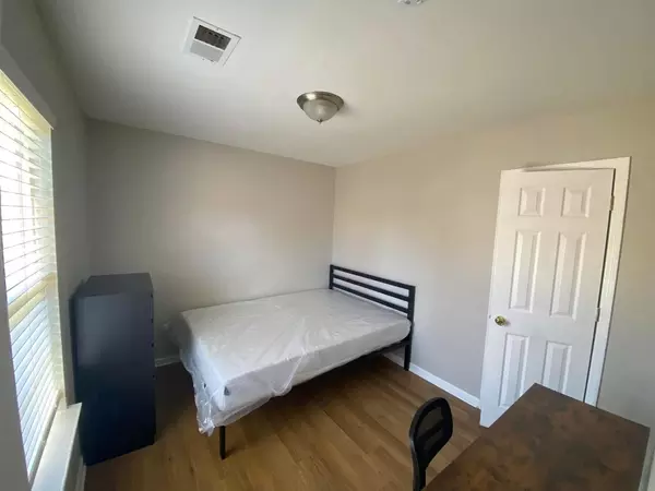 Coliving in York Road - Central Charlotte, Charlotte