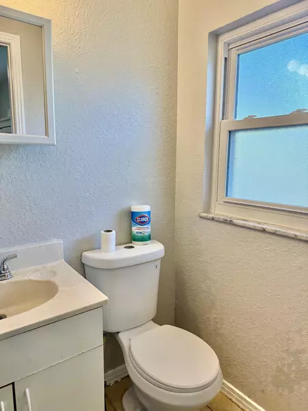 Coliving in Live Oaks Square - East Tampa, Tampa