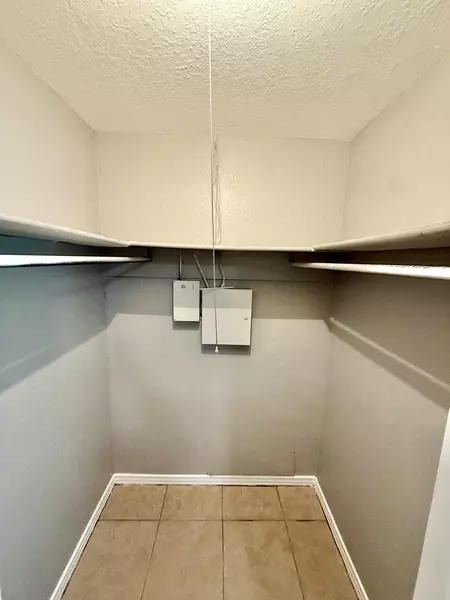 Coliving in Live Oaks Square - East Tampa, Tampa