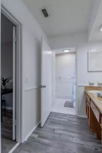 Coliving in Cedar Hills - Westside, Jacksonville