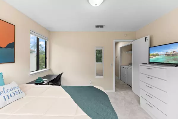 Coliving in Baymeadows - Southside, Jacksonville