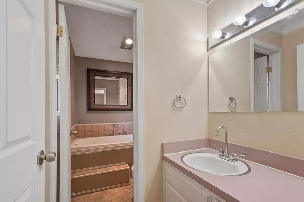Coliving in Central Arlington - Arlington, Dallas