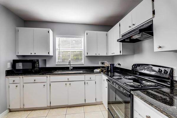 Coliving in Live Oaks Square - East Tampa, Tampa