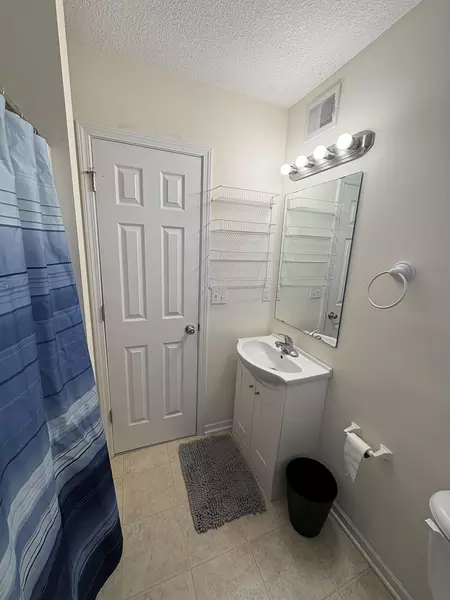Coliving in Red Bridge - KCMO, Kansas City
