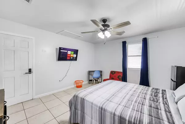 Coliving in Cedar Hills - Westside, Jacksonville