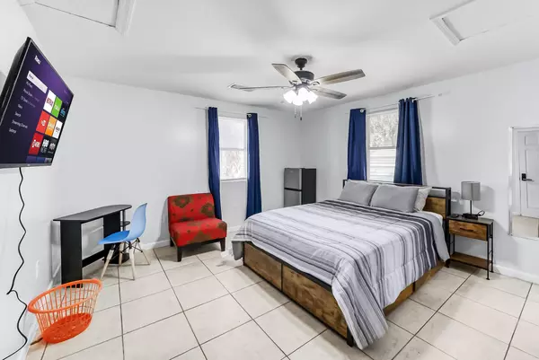 Coliving in Cedar Hills - Westside, Jacksonville