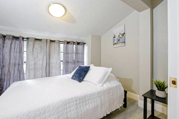 Coliving in Town 'n' Country - West Tampa, Tampa