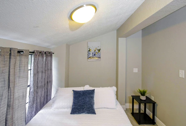 Coliving in Town 'n' Country - West Tampa, Tampa