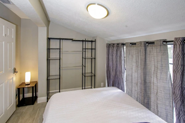 Coliving in Town 'n' Country - West Tampa, Tampa