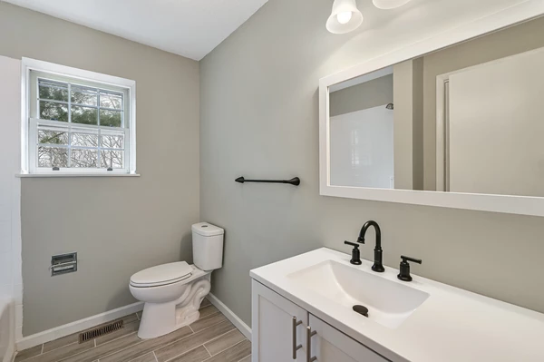 Coliving in Fairview - West Van, Vancouver