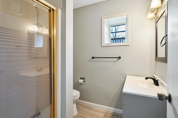 Coliving in Fairview - West Van, Vancouver