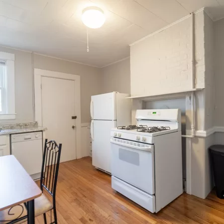 4 bedrooms apartment for rent in Avon Hill - Cambridge, Boston