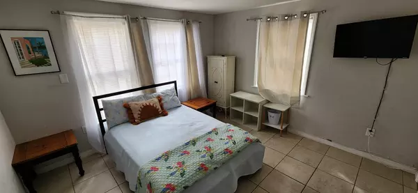 Coliving in Downtown St. Petersburg - Clearwater-St. Petersburg, Tampa