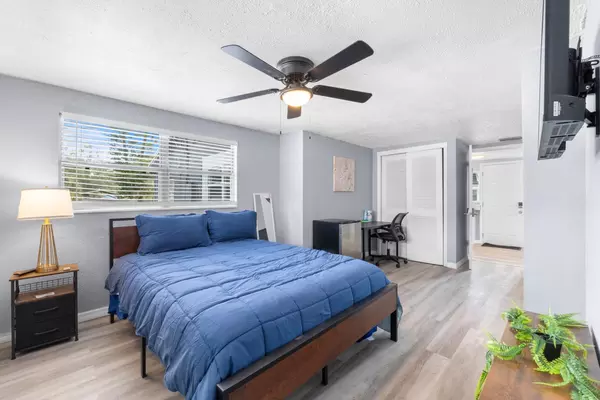 Coliving in Live Oaks Square - East Tampa, Tampa