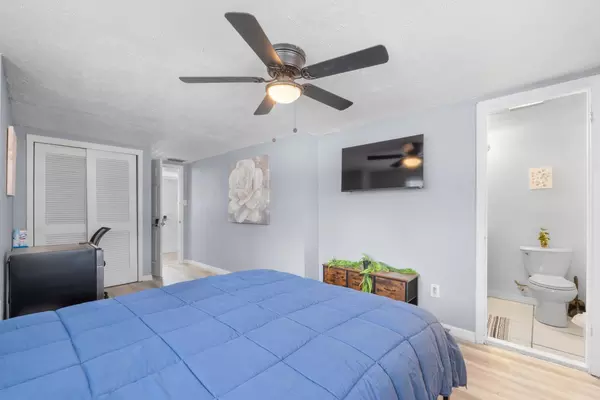 Coliving in Live Oaks Square - East Tampa, Tampa