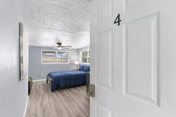 Coliving in Live Oaks Square - East Tampa, Tampa