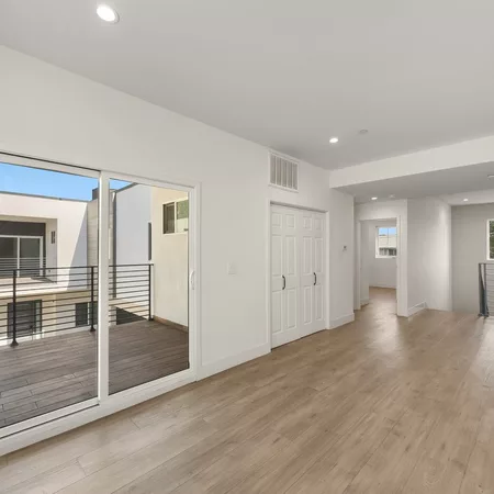 Coliving in Valley Village - San Fernando Valley, Los Angeles