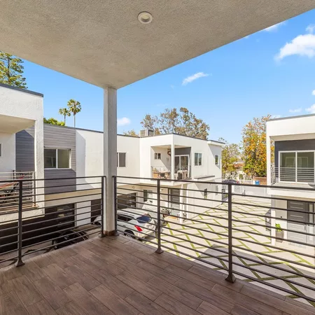 Coliving in Valley Village - San Fernando Valley, Los Angeles
