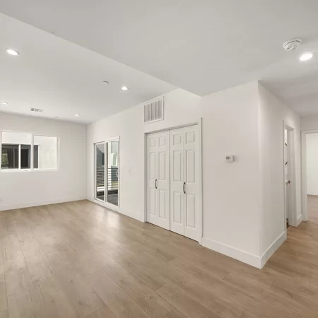 Coliving in Valley Village - San Fernando Valley, Los Angeles