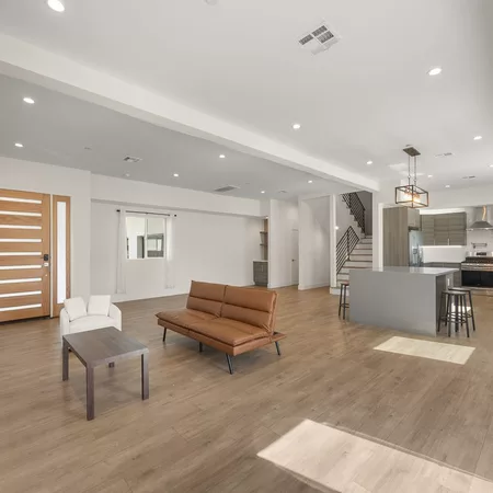 Coliving in Valley Village - San Fernando Valley, Los Angeles