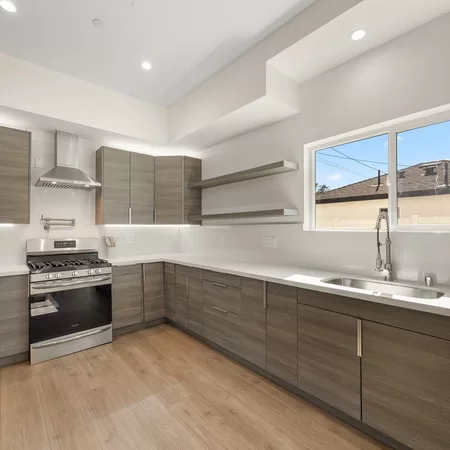 Coliving in Valley Village - San Fernando Valley, Los Angeles