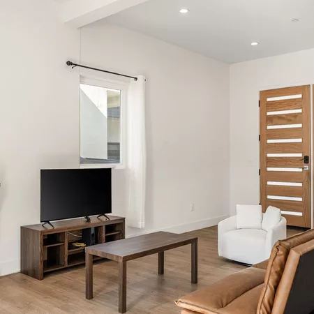 Coliving in Valley Village - San Fernando Valley, Los Angeles