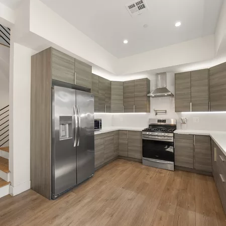 Coliving in Valley Village - San Fernando Valley, Los Angeles