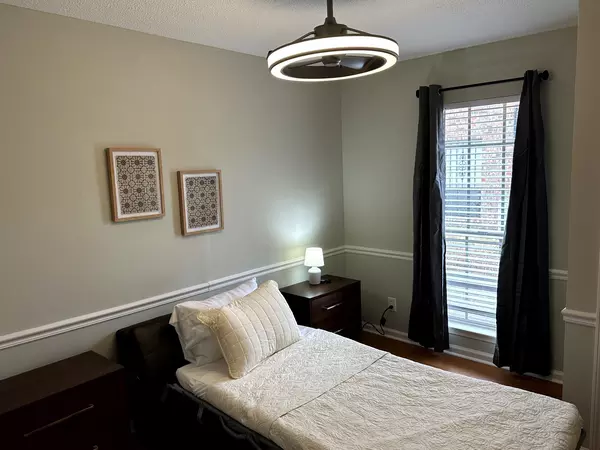 Coliving in Montgomery - NW Calgary, Calgary