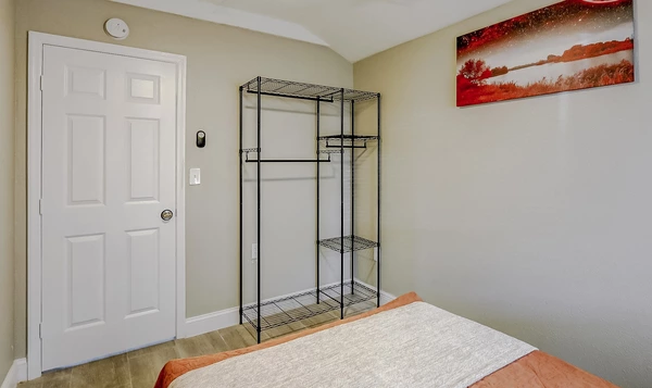 Coliving in Live Oaks Square - East Tampa, Tampa
