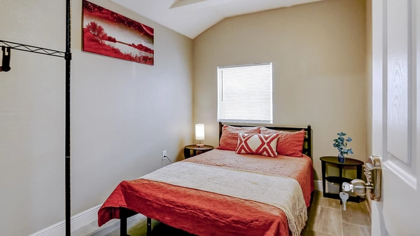 Coliving in Live Oaks Square - East Tampa, Tampa