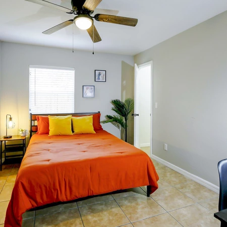Coliving in Live Oaks Square - East Tampa, Tampa