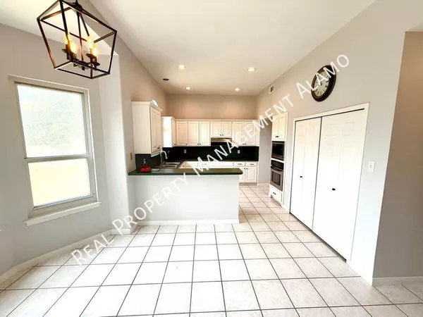 4 bedrooms apartment for rent in North Central - North SATX, San Antonio