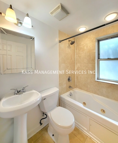 2 bedrooms apartment for rent in West Ridge - Far North Side, Chicago