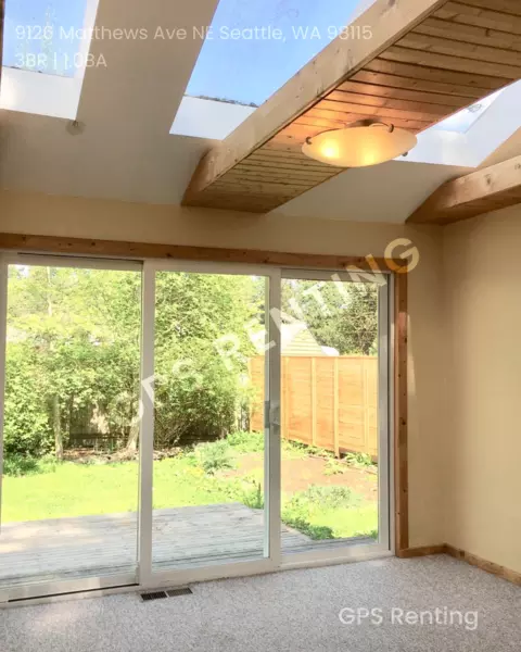3 bedrooms apartment for rent in Matthews Beach - North Seattle, Seattle