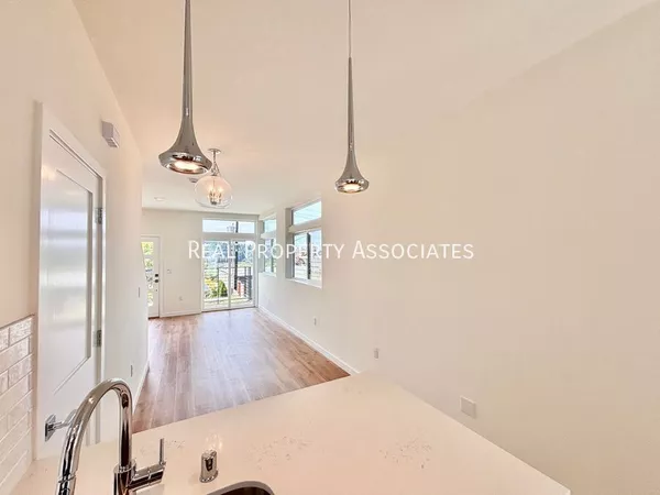 3 bedrooms apartment for rent in Interbay - Central Seattle, Seattle